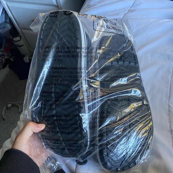 crocs - Picture 2 of 3